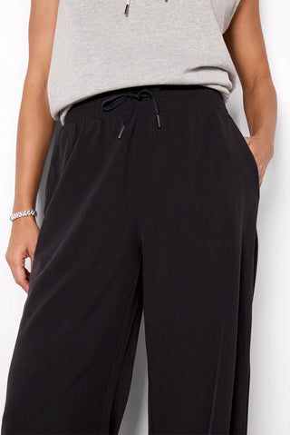 On The Move Wide Leg Pant- Very Black