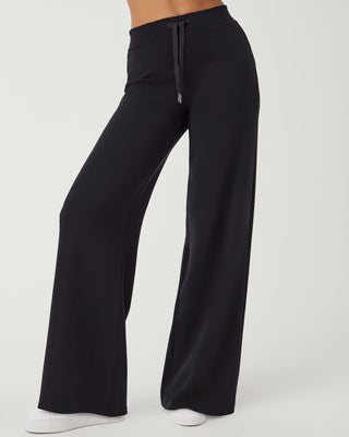Petite AirEssentials Wide Leg Pant- Very Black
